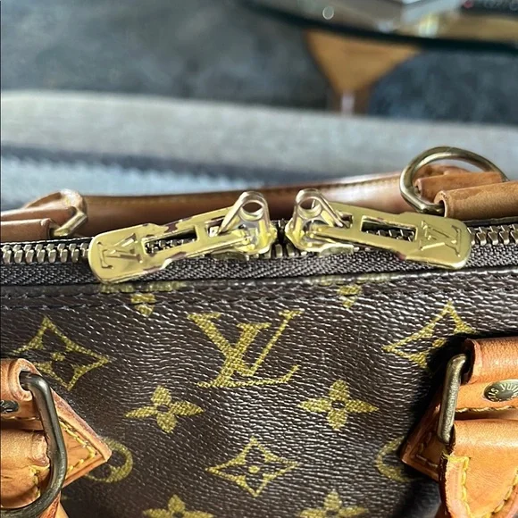 Louis Vuitton Alma Monogram - Picture 10 of 17